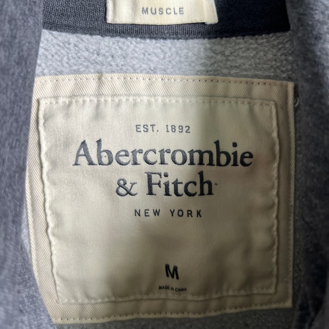 아베크롬비 빈티지 차콜 자수 로고 후드집업 M 상품이미지3