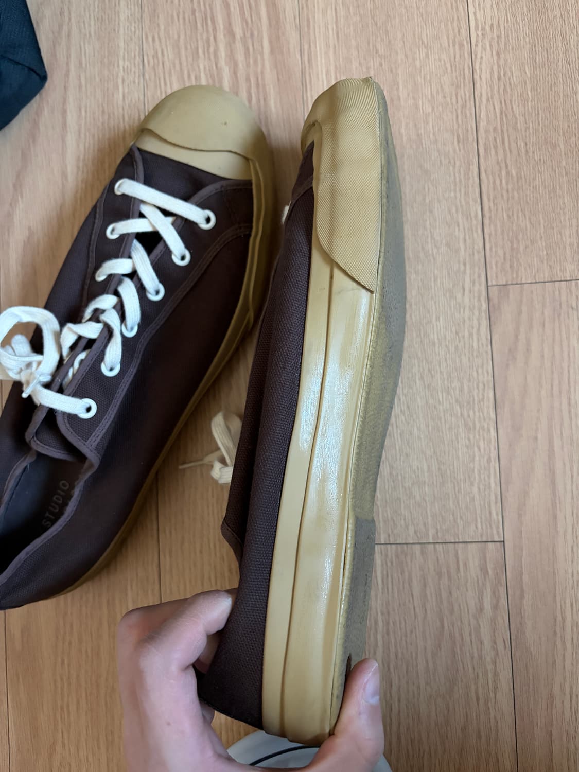 문스타 x 스튜디오 니콜슨 메리노 스니커즈 초콜릿 상품이미지4