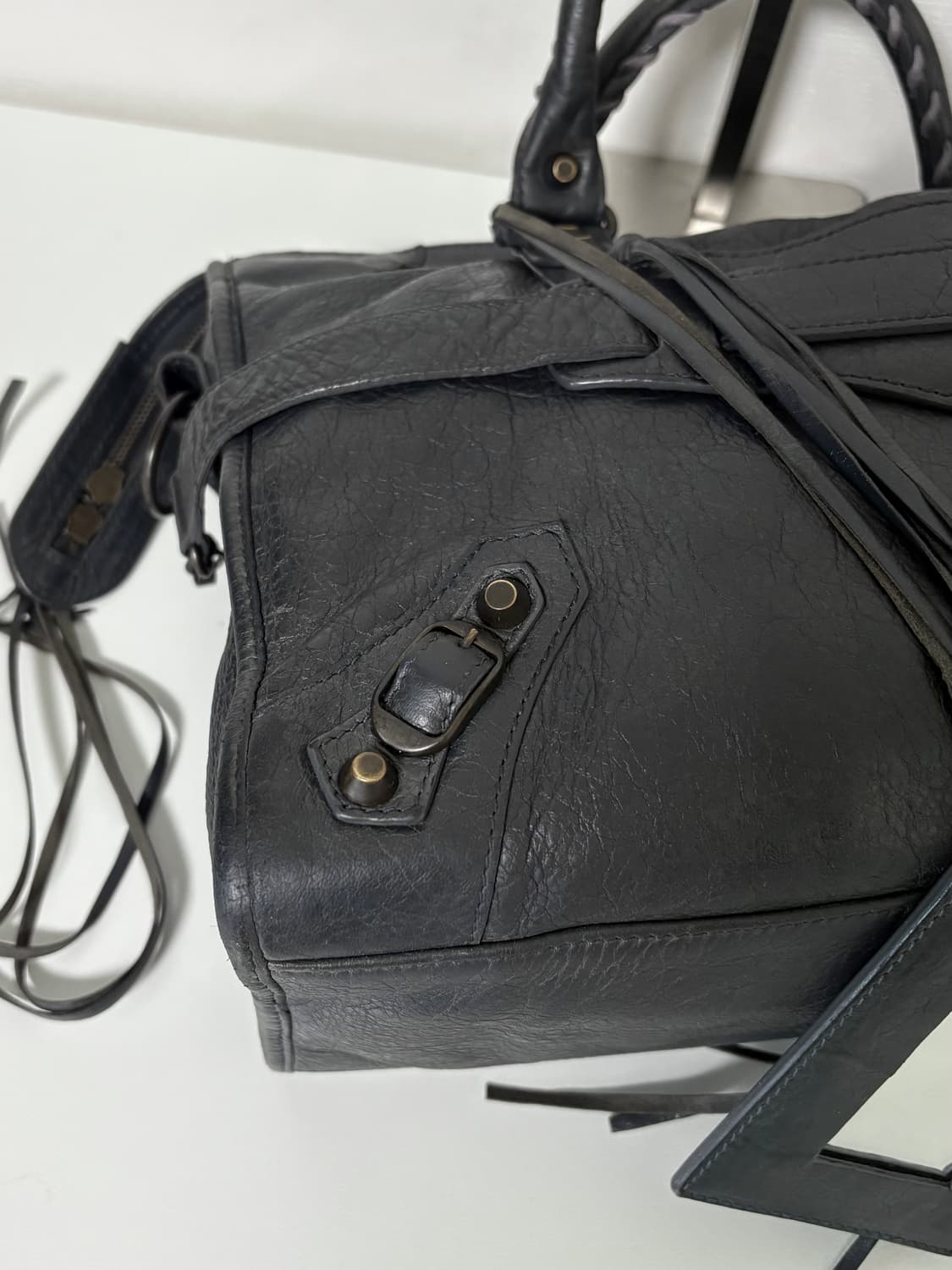 발렌시아가 시티 모터백 다크그레이 상품이미지2