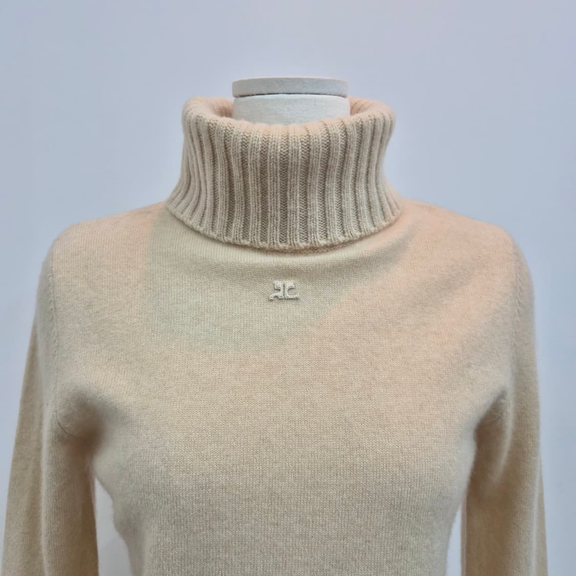 꾸레쥬 캐시미어 울 터틀넥 니트 상품이미지3