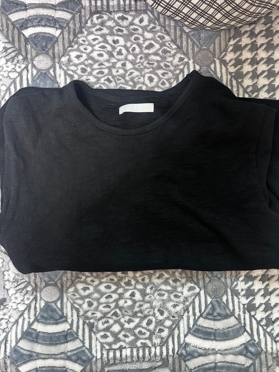 les 핀 티셔츠 블랙 팝니다. 상품이미지2