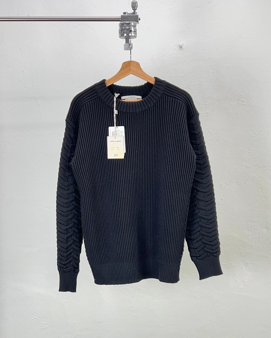 앤 할리우드 x sns 블랙 해링 이펙트 니트 상품이미지1