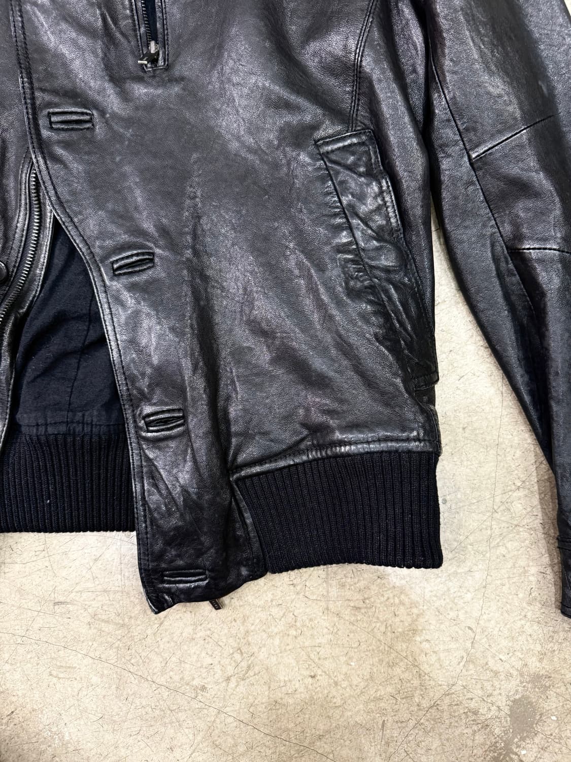 언밸런스 버튼 디테일 레더 자켓 상품이미지7