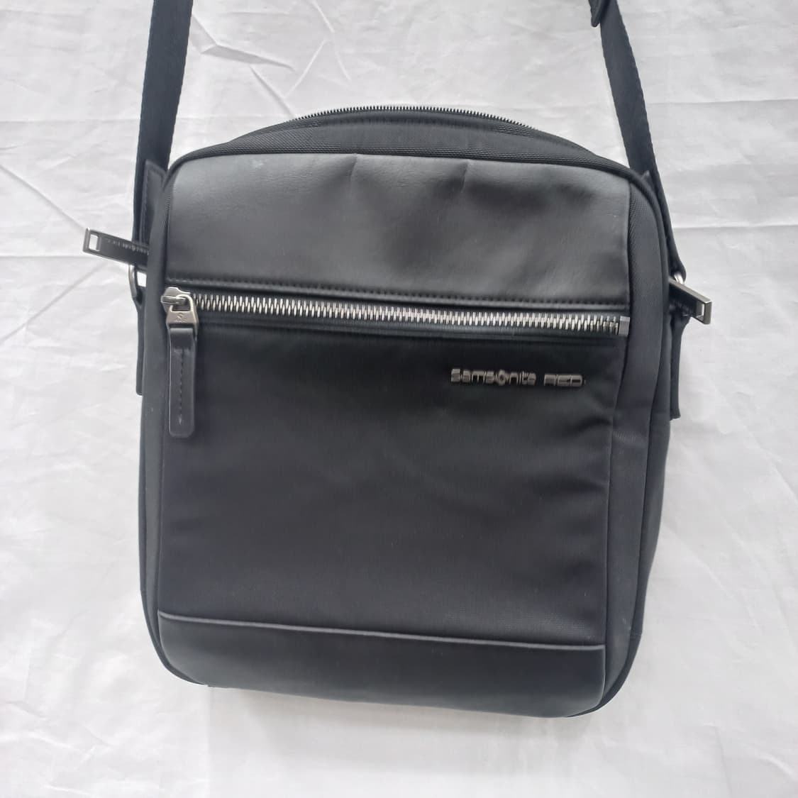 쌤소나이트 레드 블랙 크로스백 상품이미지1