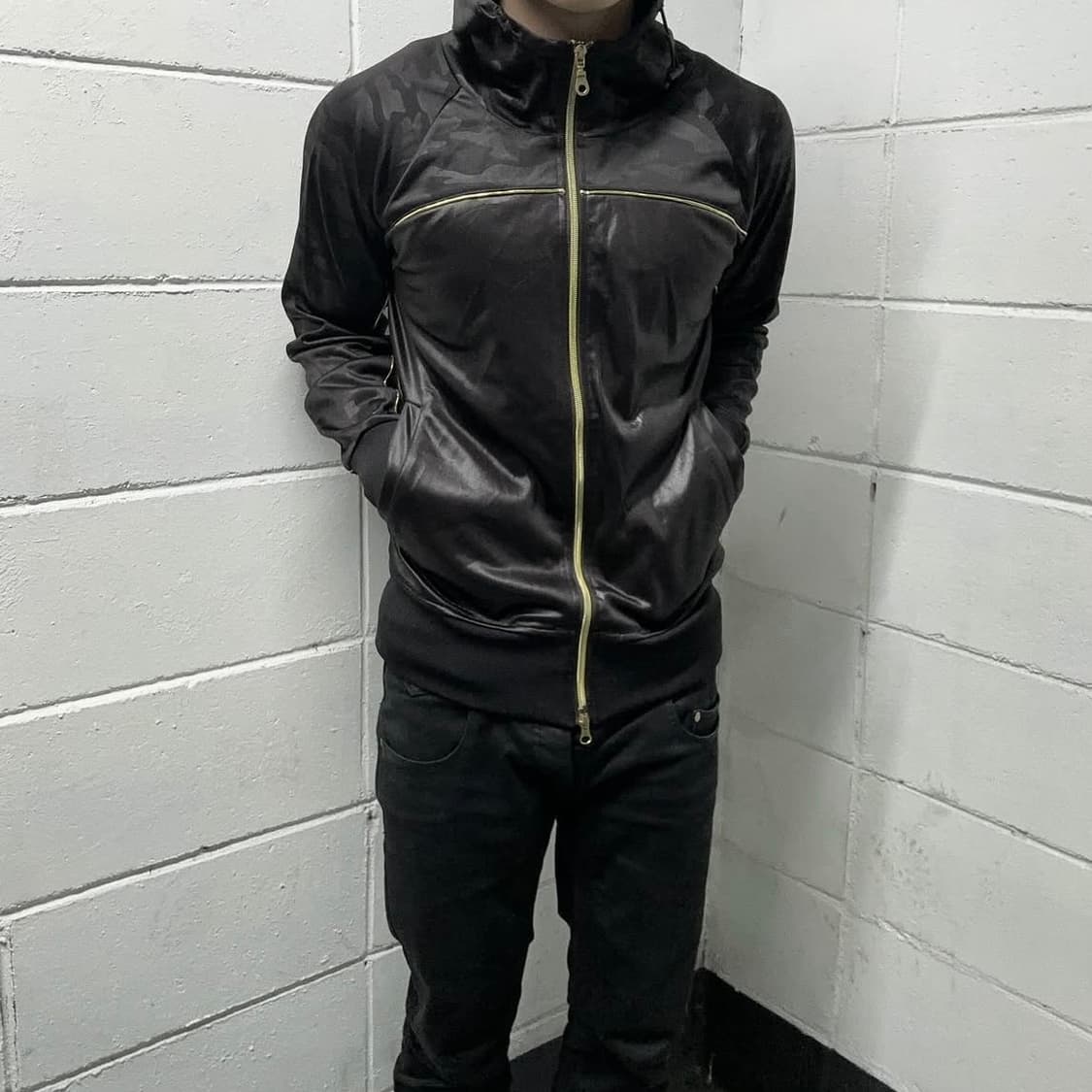 Black glossy zip-up hoodie 상품이미지2