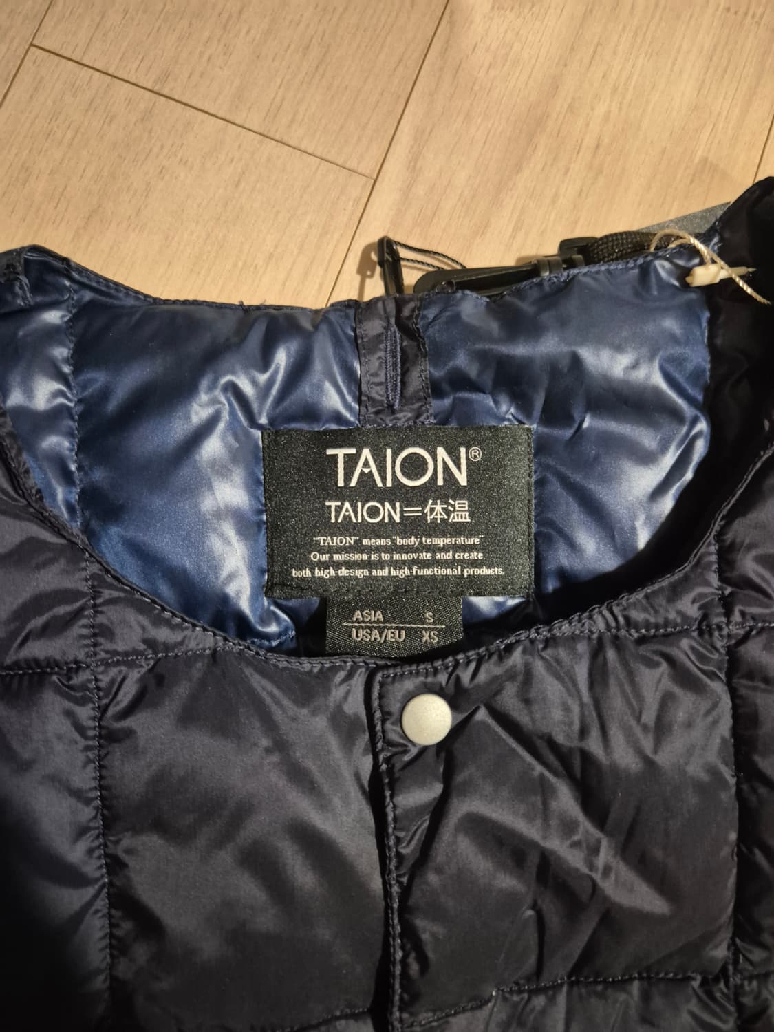 [새상품/S] 타이온 x 비이커 경량다운 베스트 상품이미지2