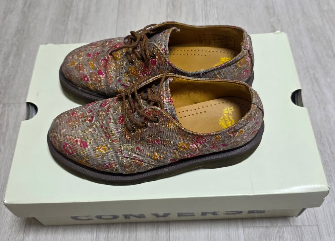 닥터마틴 플로랄 패턴 3홀슈즈 225 상품이미지3