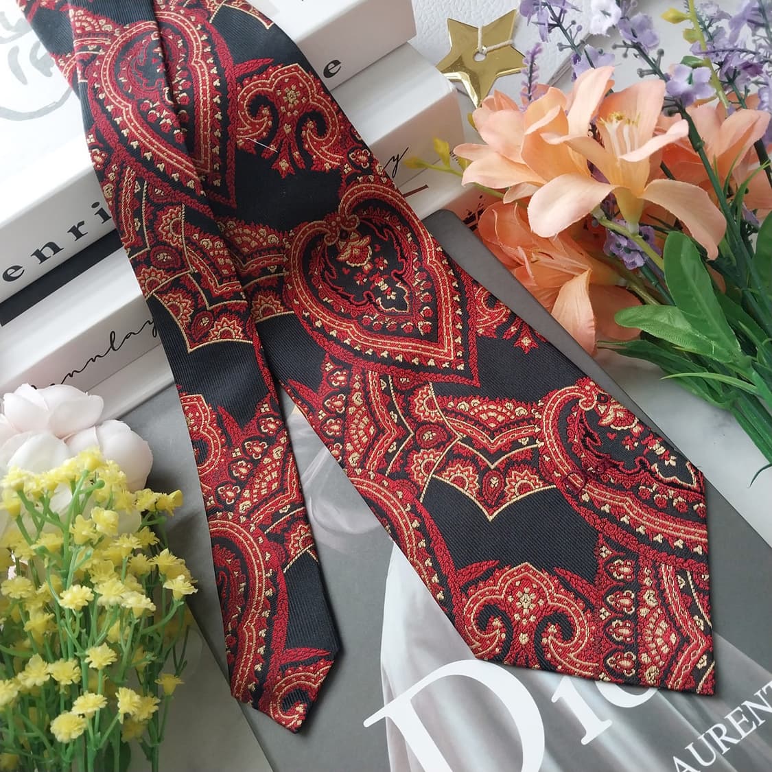 디올 실크 레드&블랙 페이즐리 넥타이 9.5cm A+등급 K1273
 상품이미지2