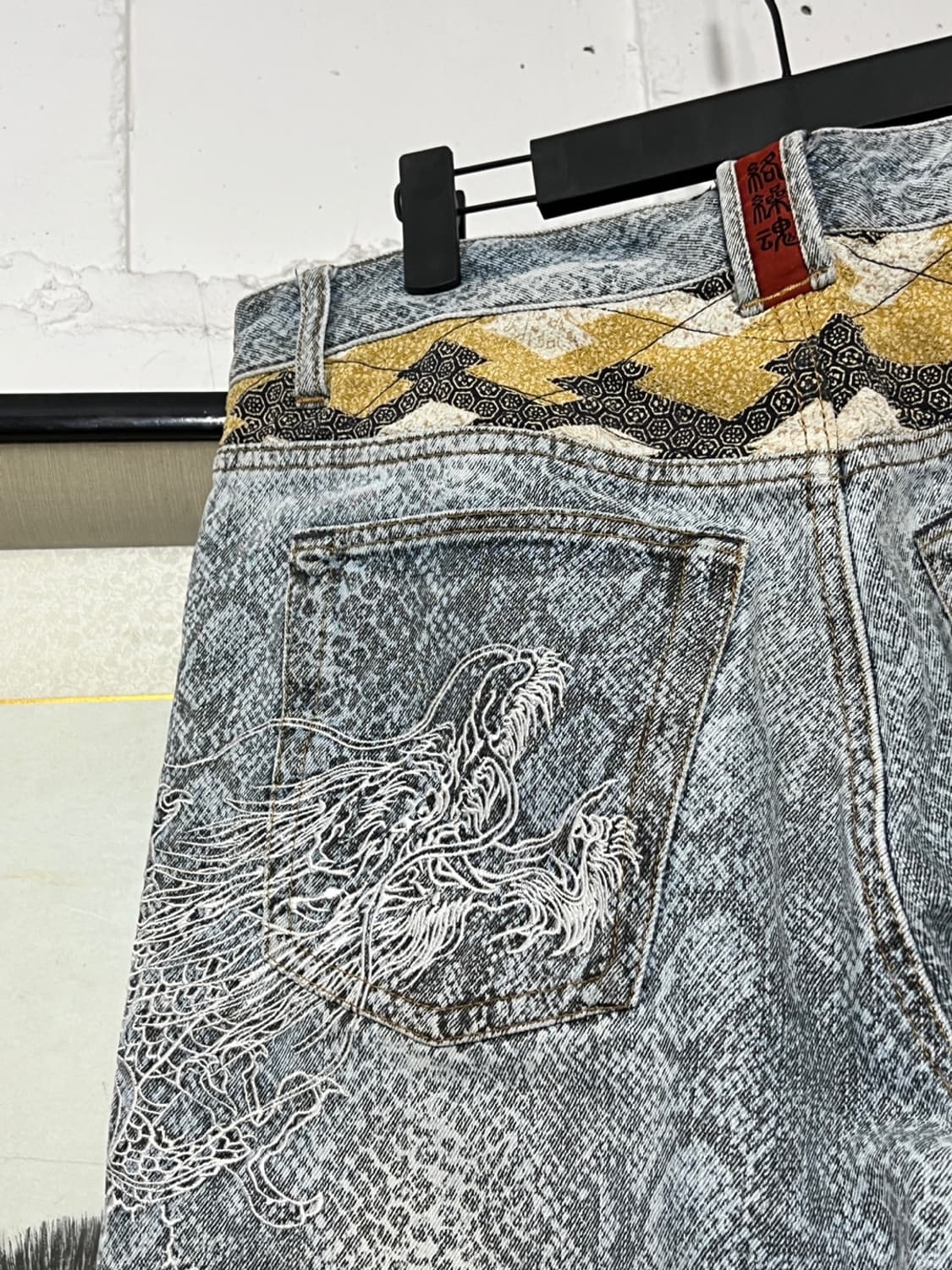 카라쿠리 타마시 파이톤 패턴 용 자수 데님 팬츠 상품이미지8