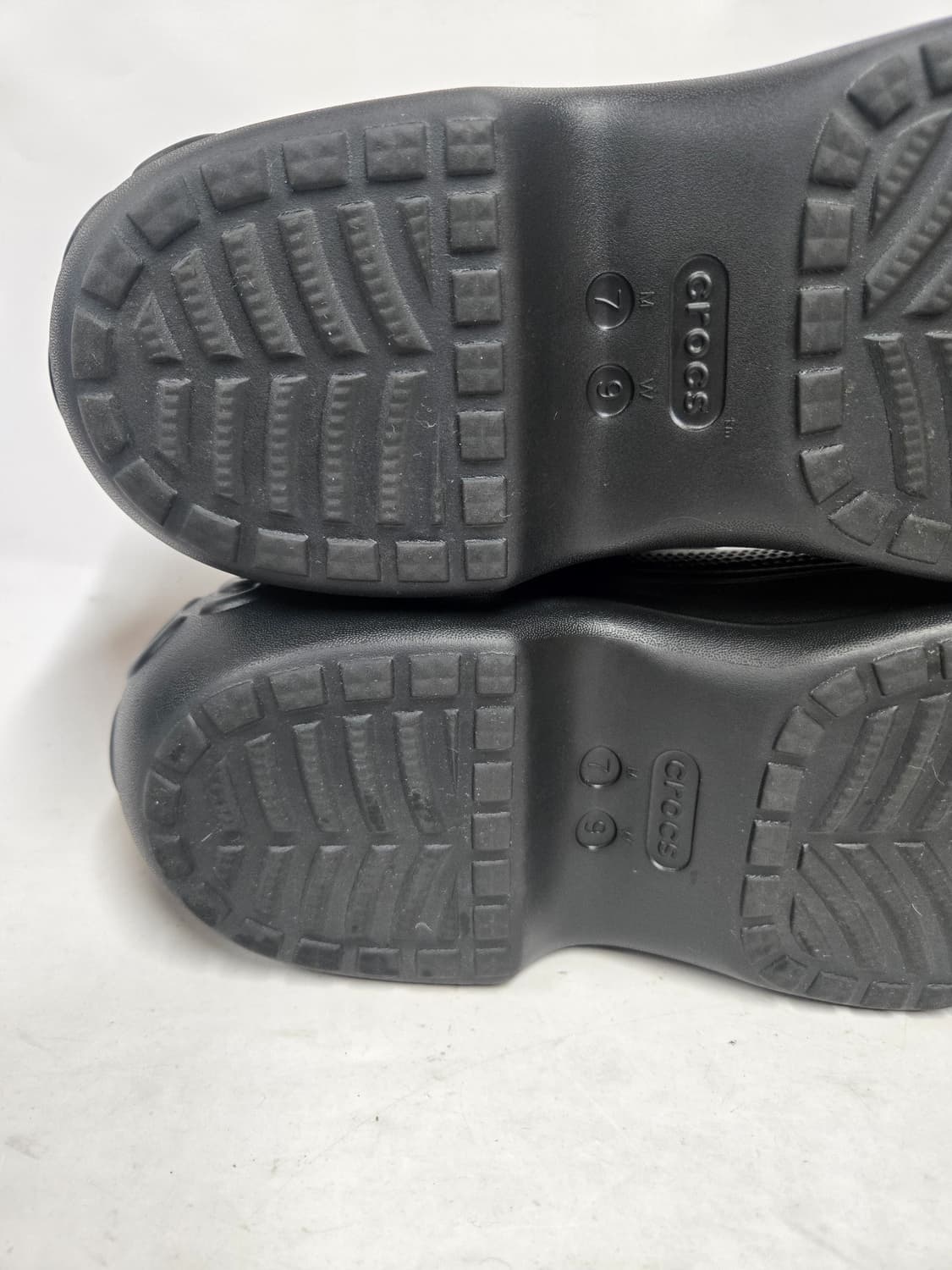 크록스 클래식 크러쉬 블랙 샌들 키티 지비츠 장식 M7.W9 상품이미지7