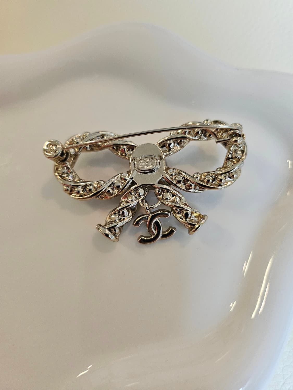 샤넬 멀티보석진주 리본 CC 브로치 업사이클링 상품이미지4