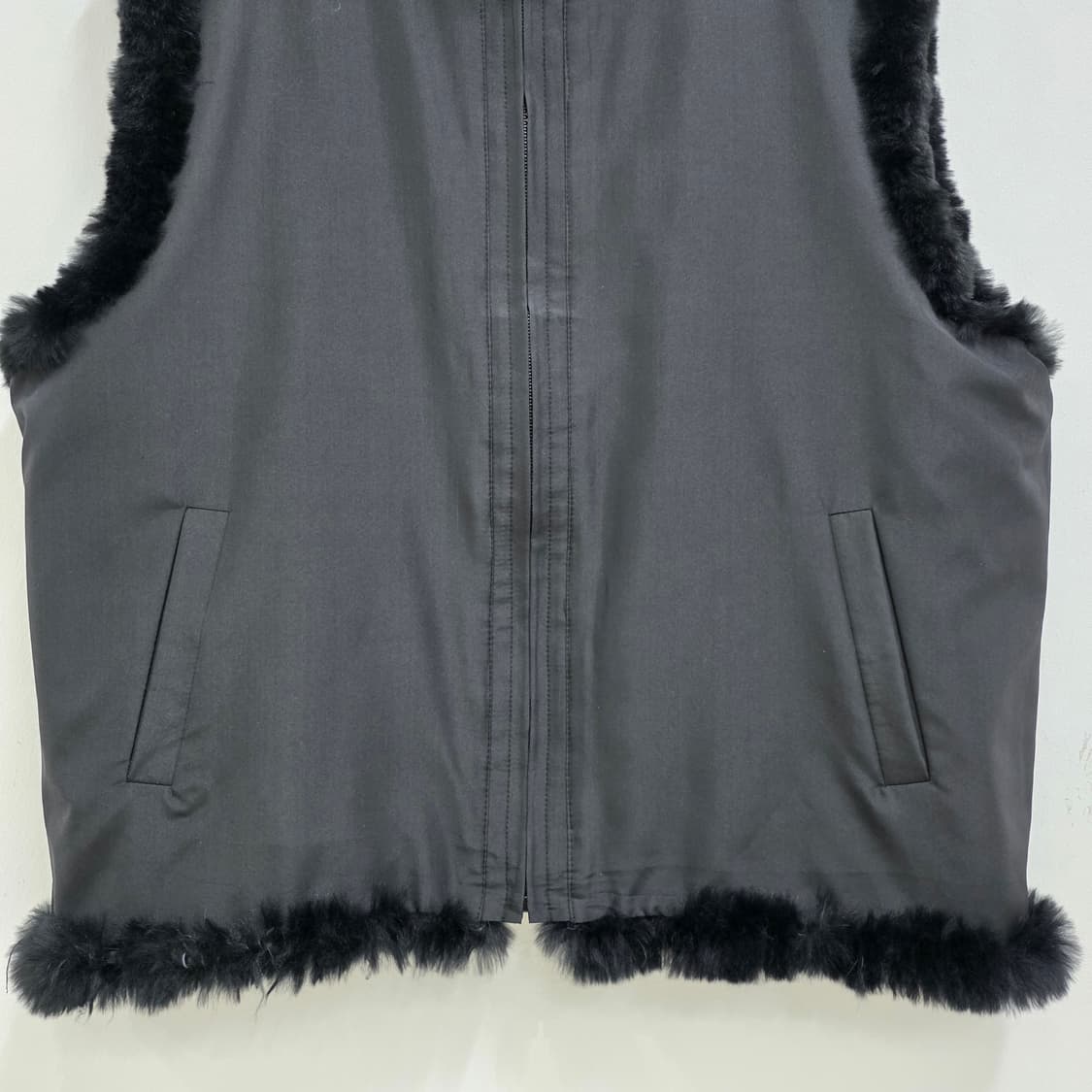 리버시블 실크100% 래빗퍼 블랙 베스트 상품이미지5