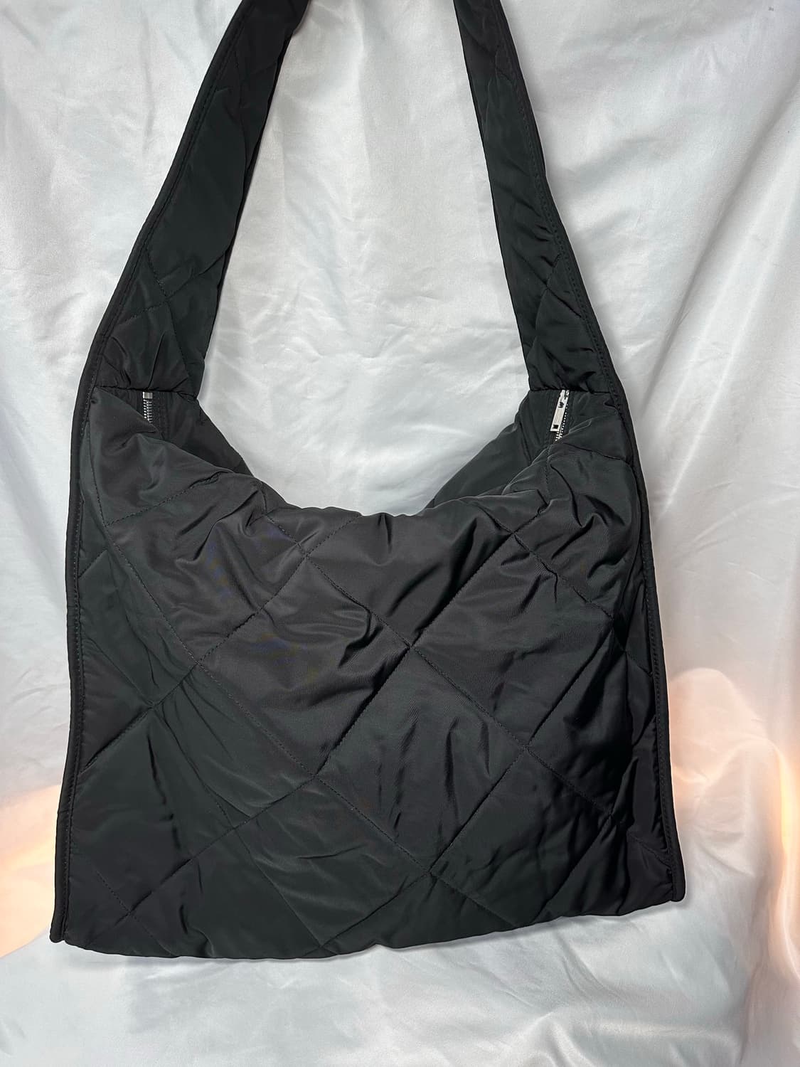 👜cos오버사이즈 퀼팅 숄더백 상품이미지4