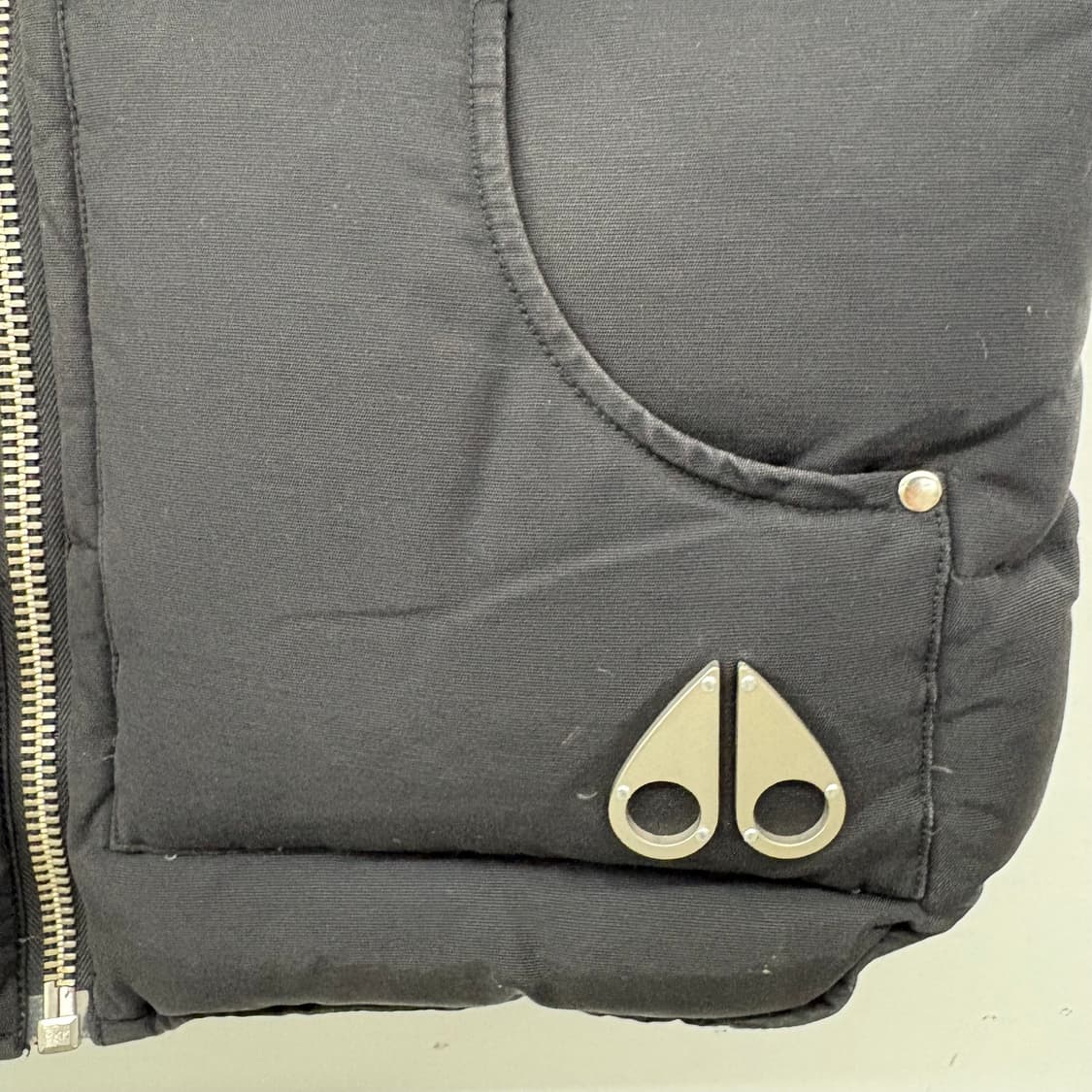 무스너클 블랙 레더 패딩 조끼 L(감정서 포함) 상품이미지3