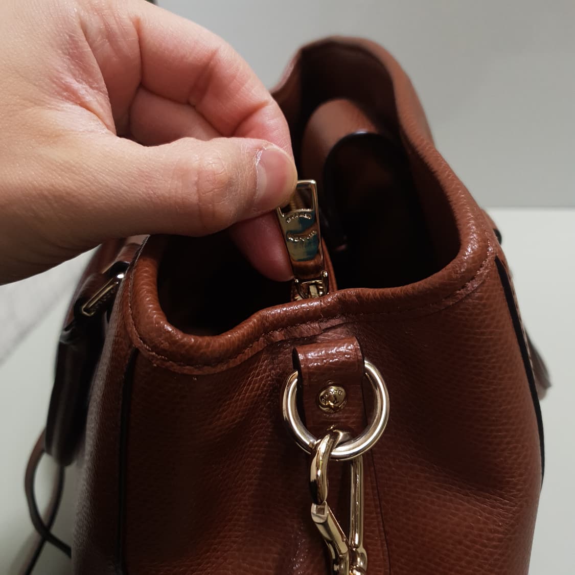 COACH 코치 뉴욕 사피아노 레더 가죽 토트백 숄더백 브라운 상품이미지8