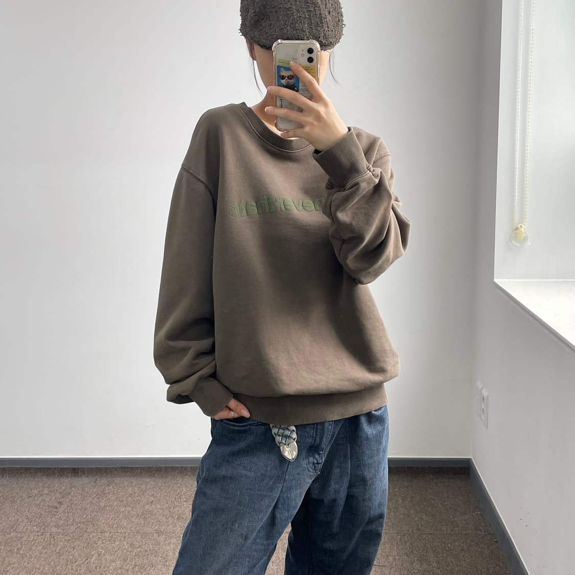 Thisisneverthat 디스이즈네버뎃 카키브라운 맨투맨 상품이미지2