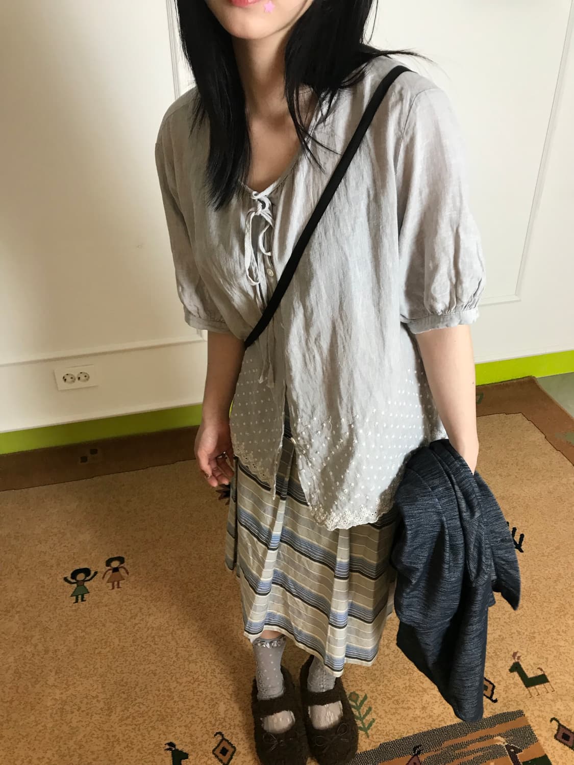 바다를 닮은 스커트 위에 그레이 톤을 얹어 잔잔하게 흐르는 실루엣🌊 상품이미지2