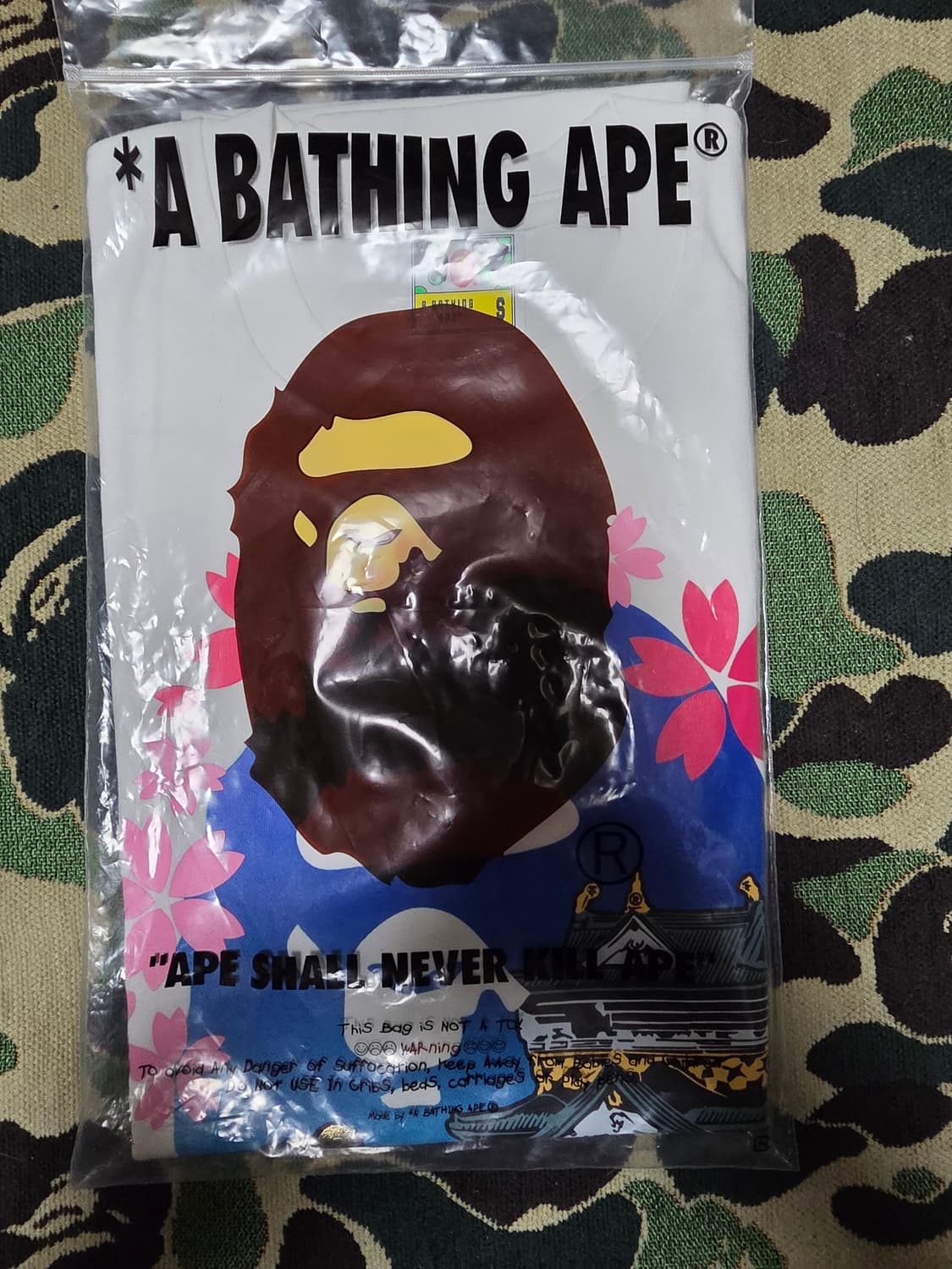 [S] 베이프 25SS 오사카 한정 사쿠라 빅사루 반팔티 상품이미지3