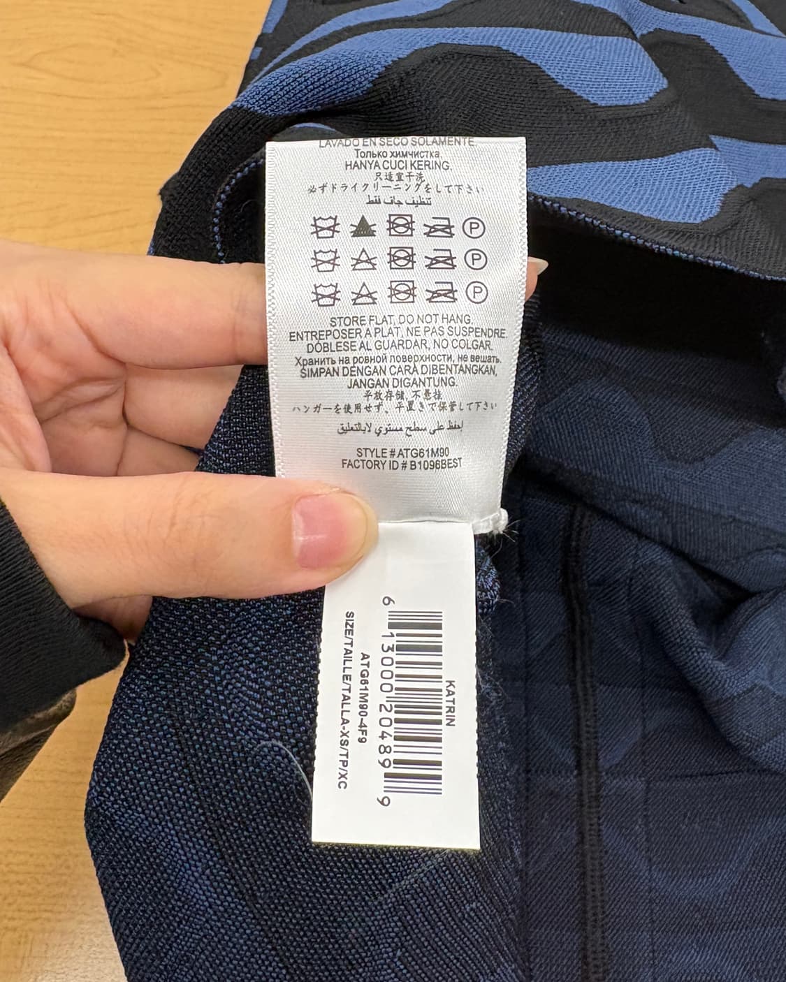 에르베 레제 블랙 블루 링 디테일 슬리브리스 드레스 상품이미지9