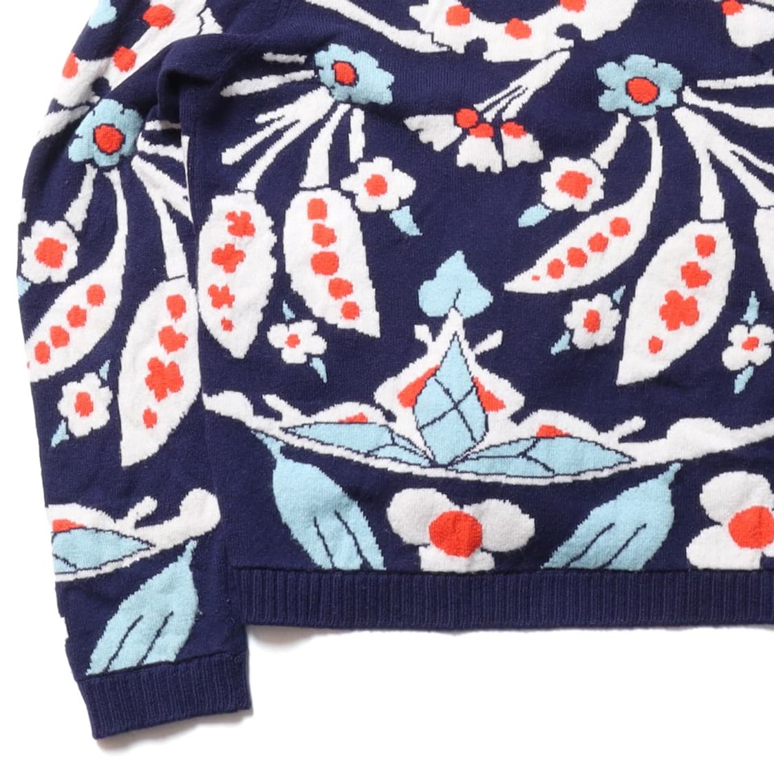 샤넬 Chanel Floral Cashmere Cardigan

 상품이미지6