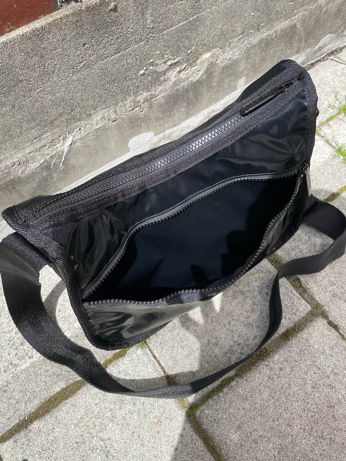 Lesportsac 레스포삭 유광 크로스백 상품이미지6