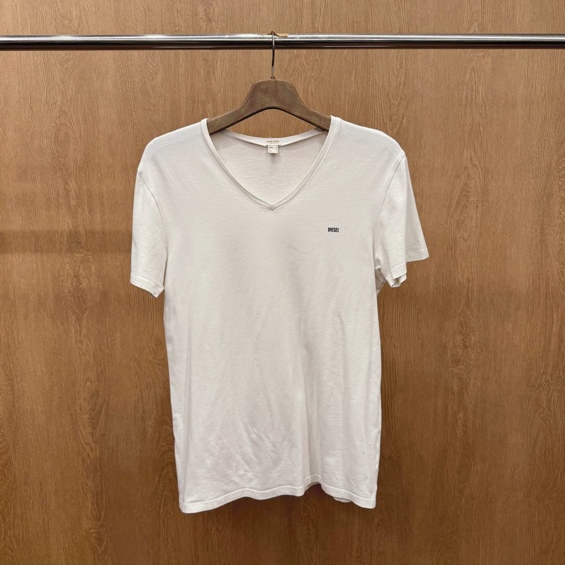 디젤 언더웨어 브이넥 반팔 티셔츠 미니 로고 디테일 화이트 상품이미지2