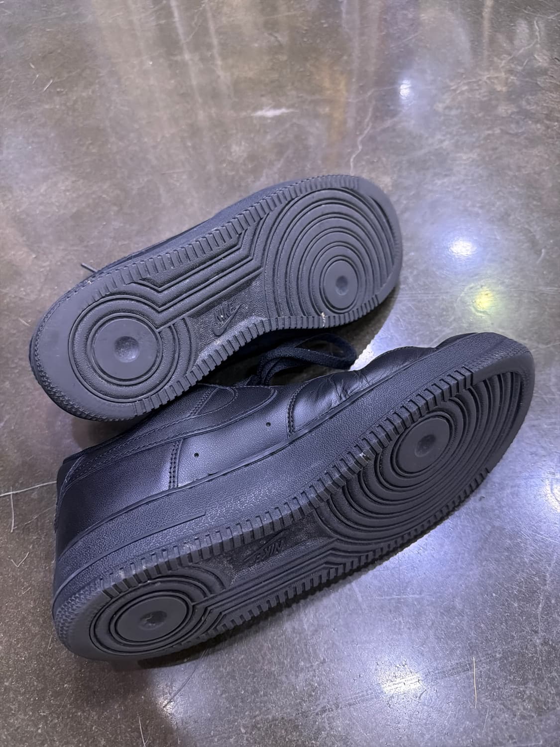 나이키 에어포스 1 07 트리플블랙 로우 275 상품이미지8