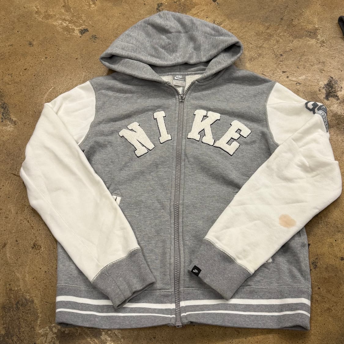 나이키 그레이 화이트 배색 바시티 st 후드집업 상품이미지2