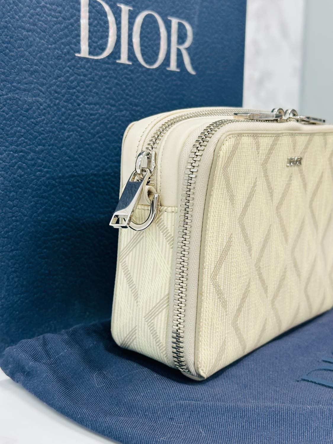 디올 다이아몬드 파우치 크로스백 상품이미지4
