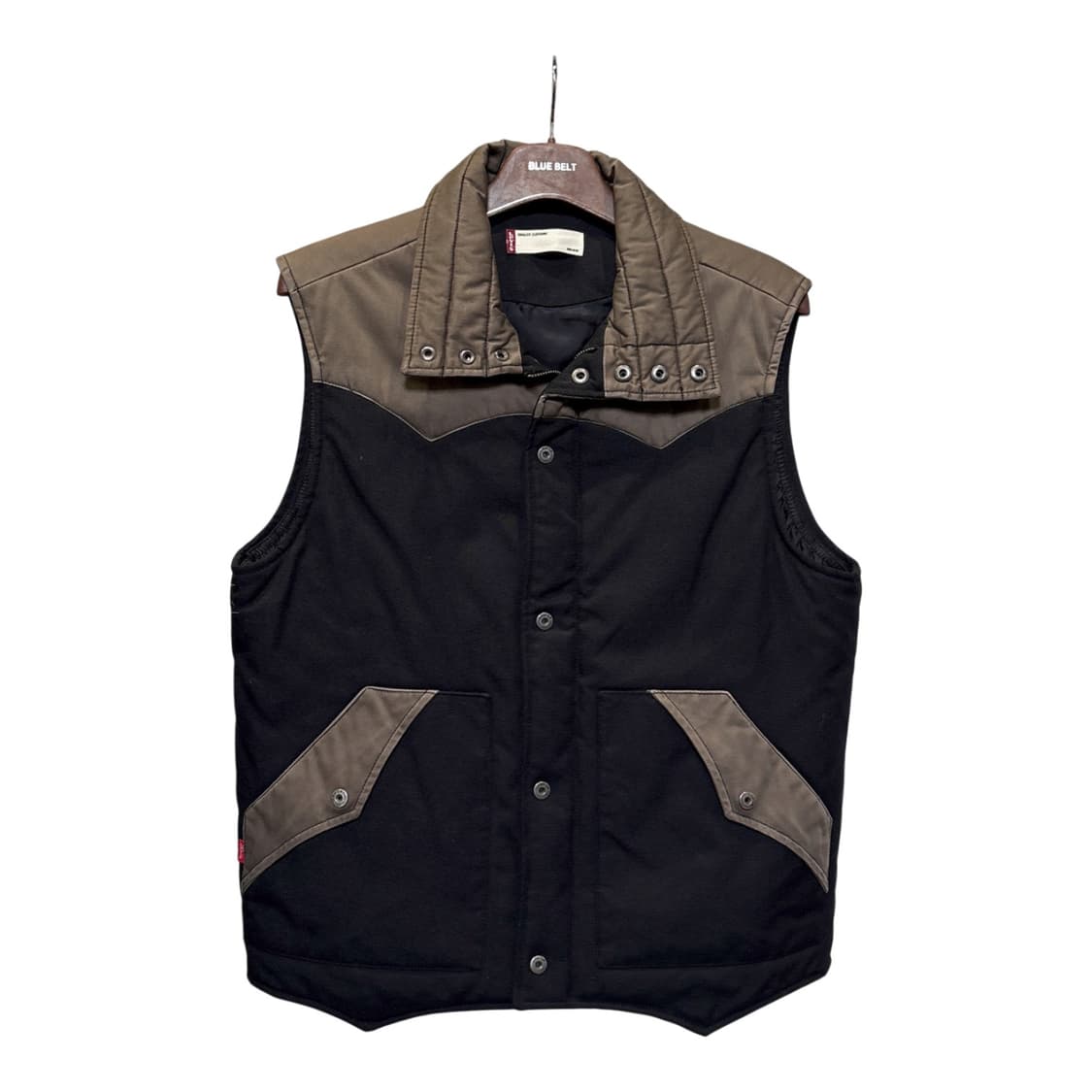 리바이스 웨스턴 패딩 베스트 요크컷 디테일 블랙/브라운 상품이미지1