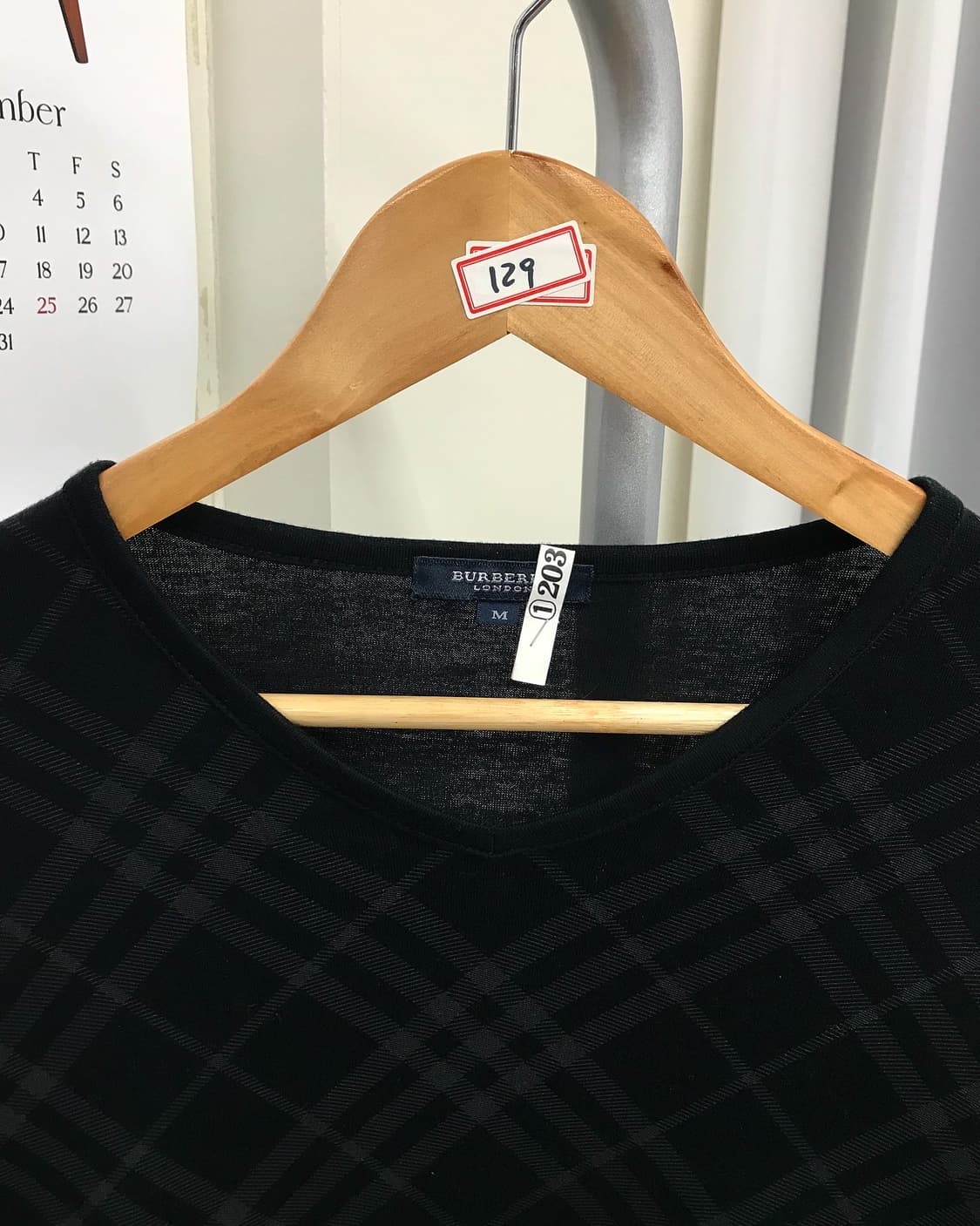 버버리 블랙 사선 체크 긴팔티 상품이미지2