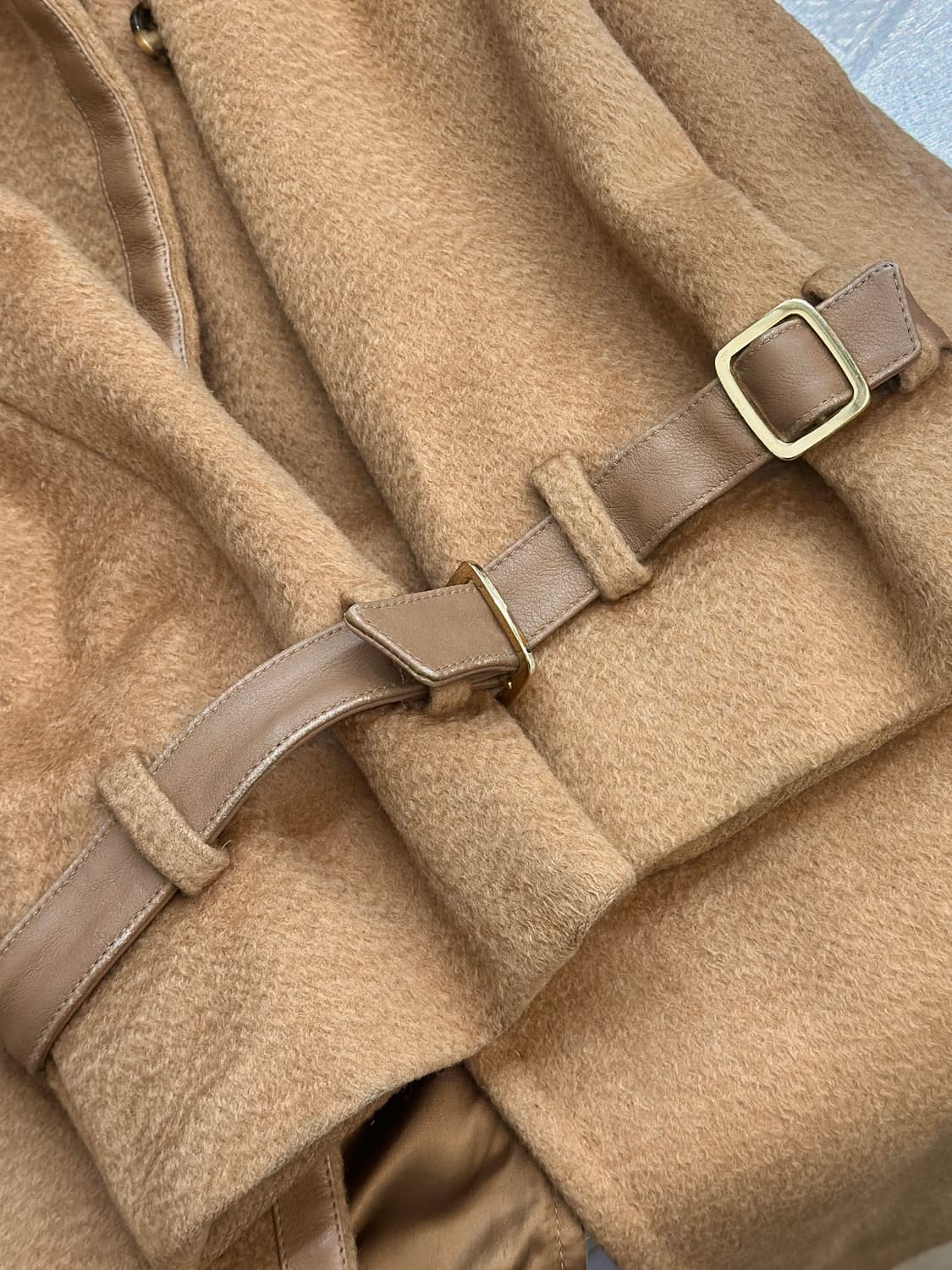 막스마라 카멜 헤어 히든버튼 하이넥 코트  상품이미지9