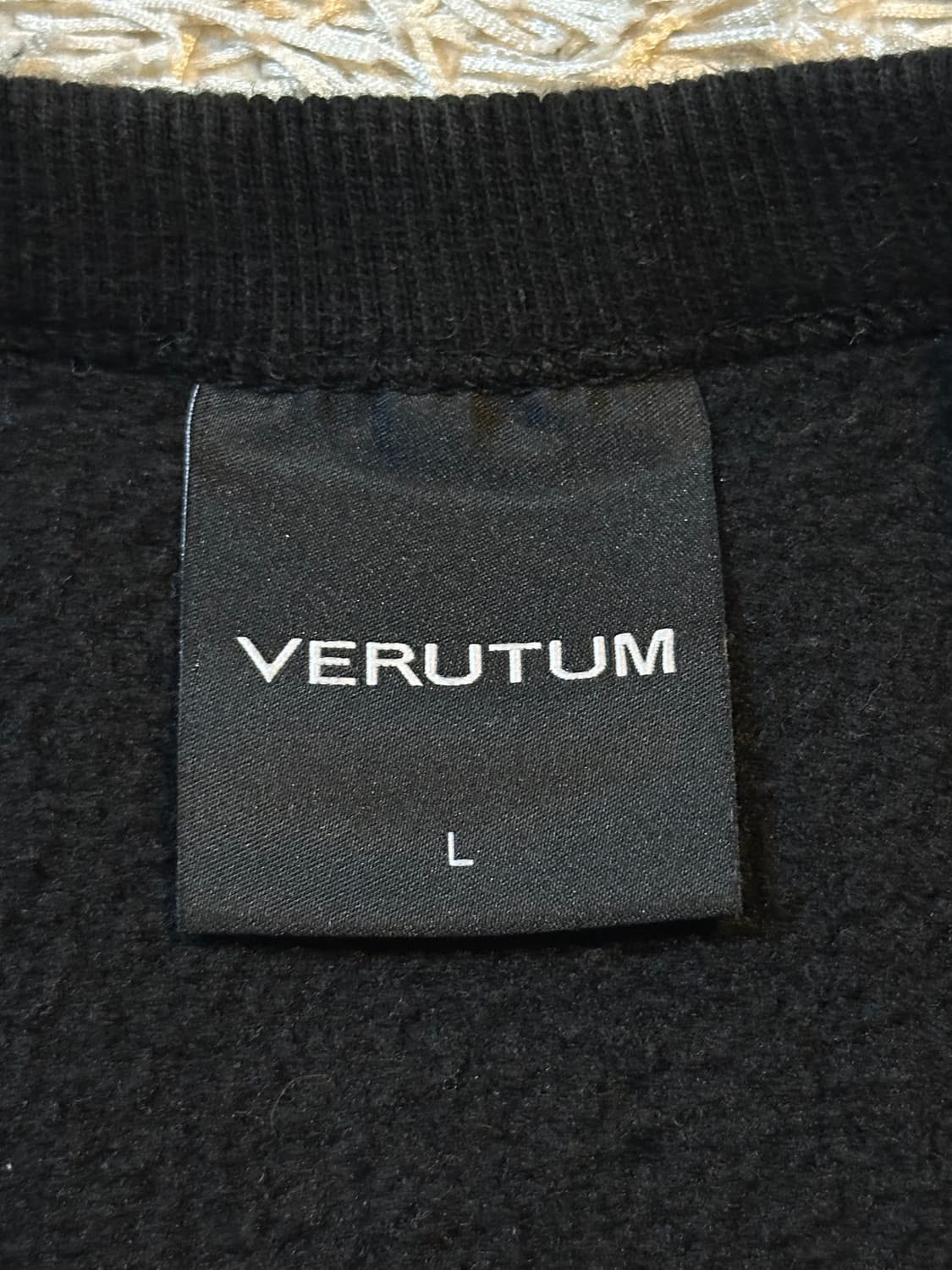 희귀) 베루툼 VERUTUM 로고 기모 맨투맨 블랙 상품이미지5