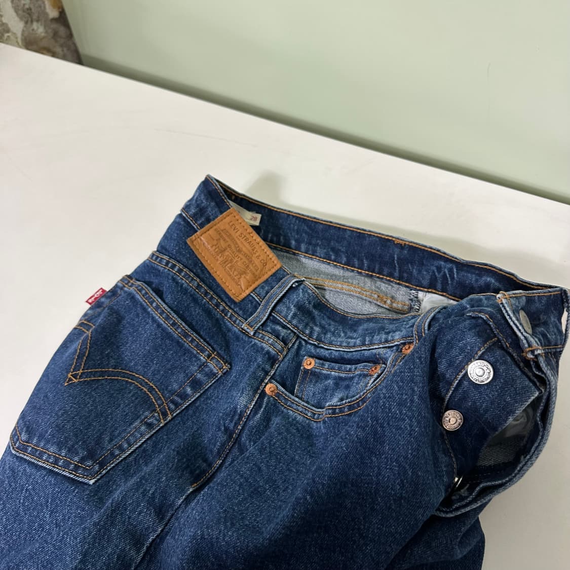 우먼M-L 리바이스 빈티지워시드 웻지스트레이트핏 버튼플라이 크롭데님팬츠 상품이미지1