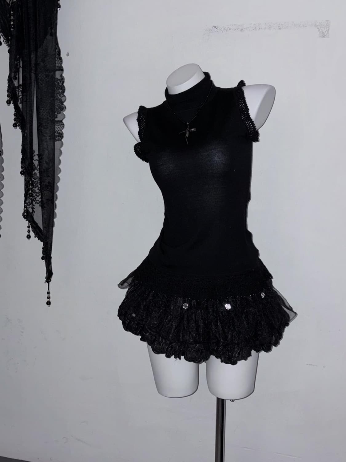 (핏보장) 다크페어리 블랙 나시 딱붙핏  상품이미지1