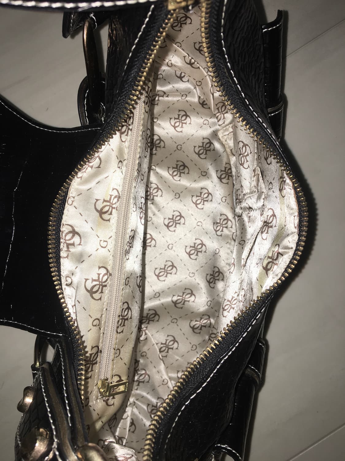 Guess croc leather shoulder bag 상품이미지8