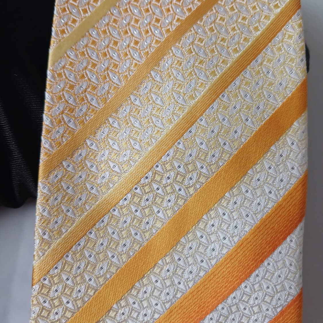 바씨 실크 옐로우 스트라이프 넥타이 8.7cm 새상품 A19097
 상품이미지5