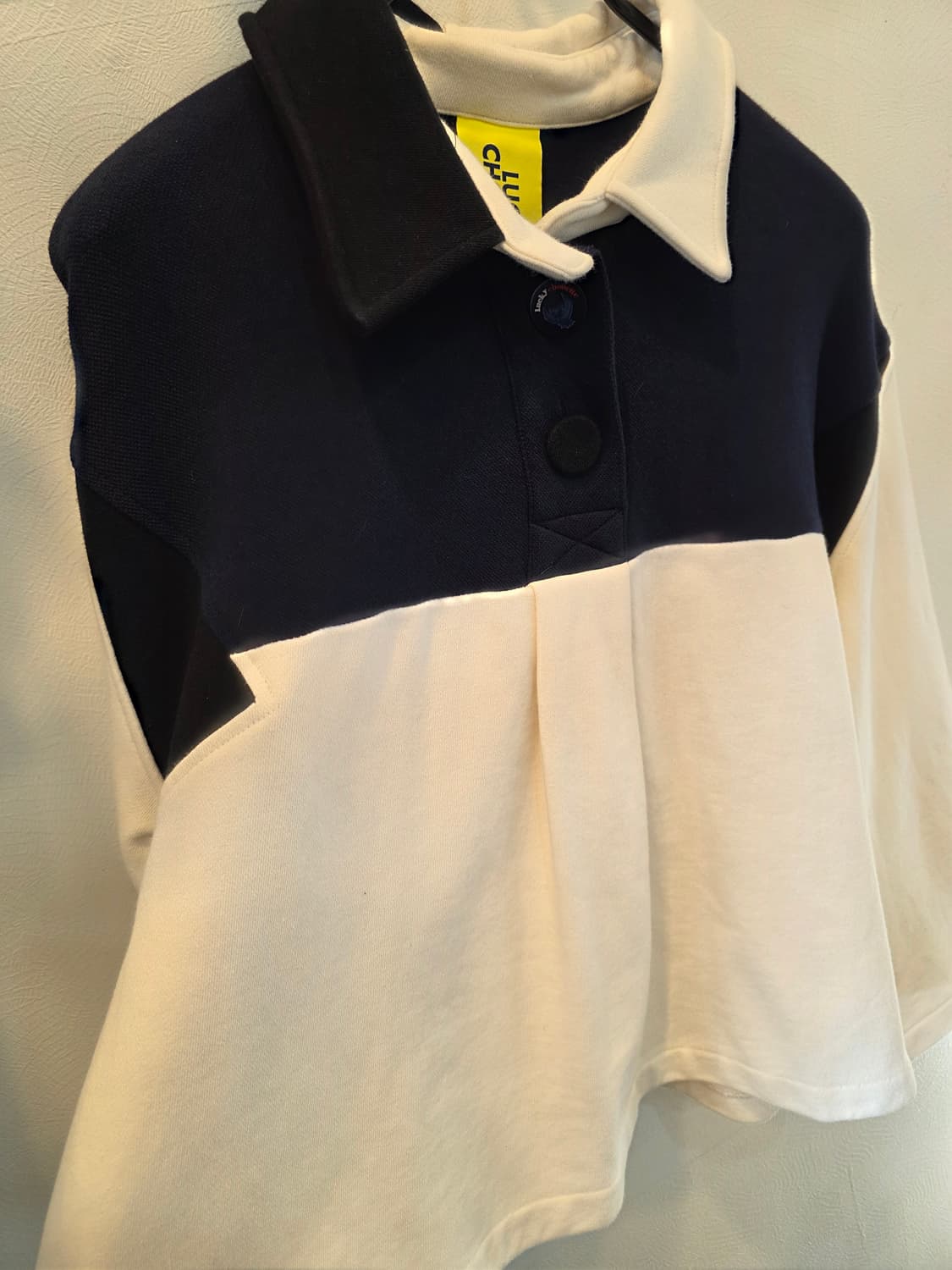 럭키슈에뜨 크롭기장 배색  티셔츠 상품이미지5