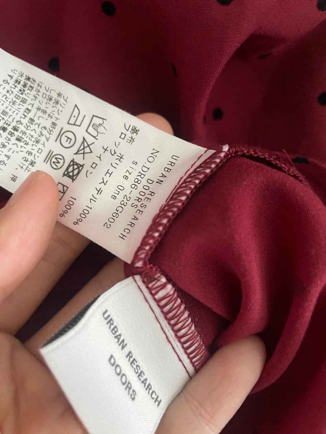 urban research 레드 블랙 도트 블라우스 상품이미지3