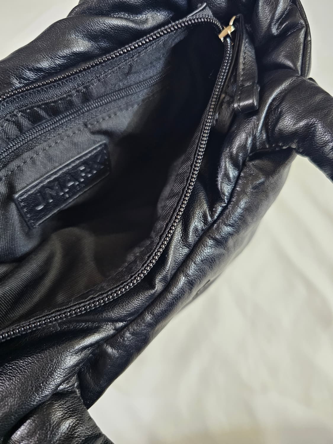 제이마크뉴욕 베일리 미니 소프트 비건 레더 패딩 토트백 블랙 상품이미지10