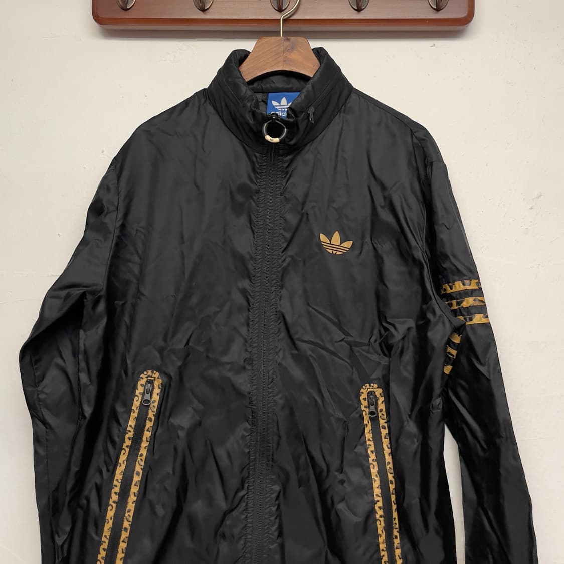 아디다스 (우먼) 레오파드 블랙 바람막이 자켓   상품이미지3