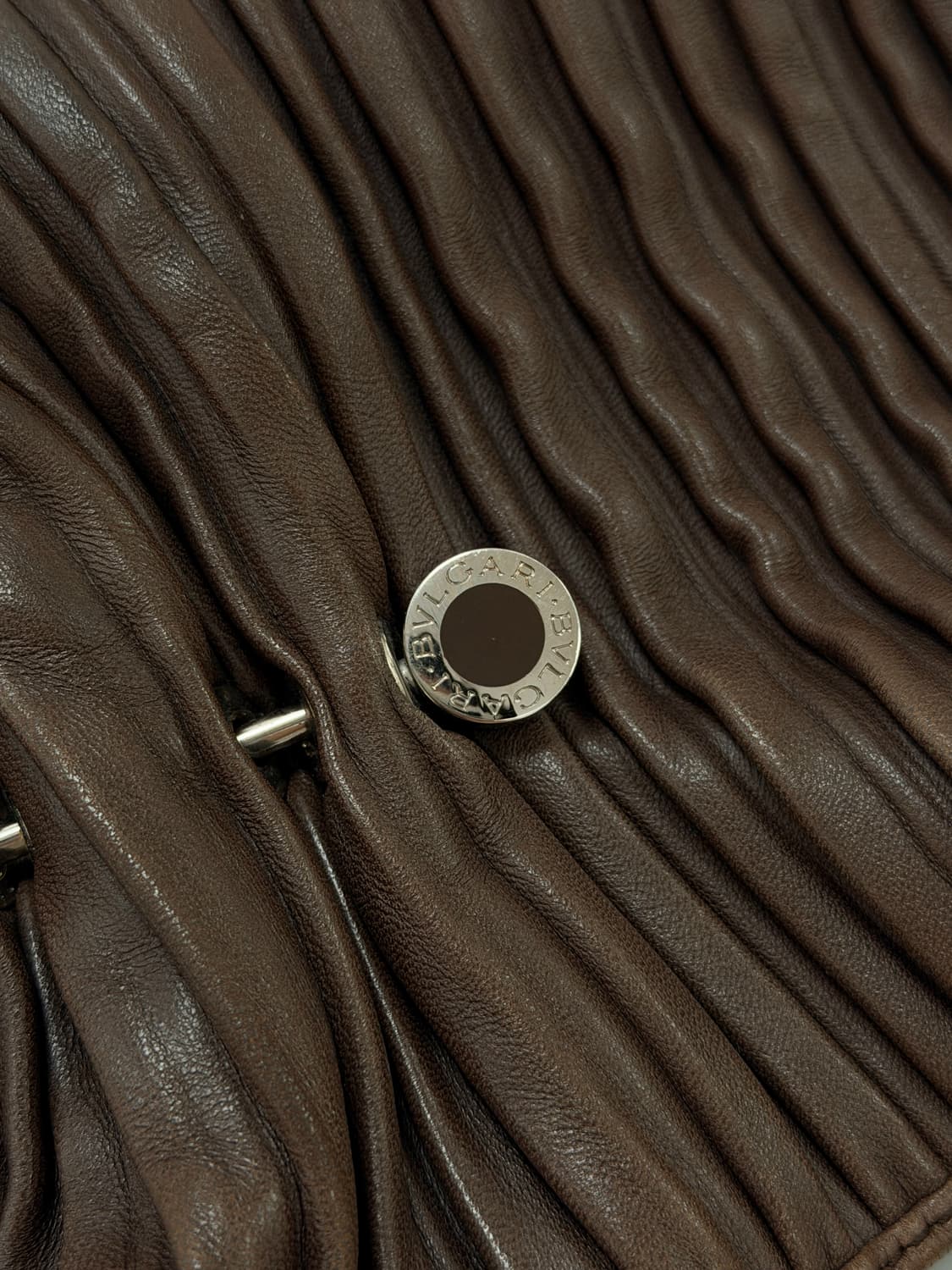 불가리 트위스트 플리츠 나파 레더 토트백 상품이미지7