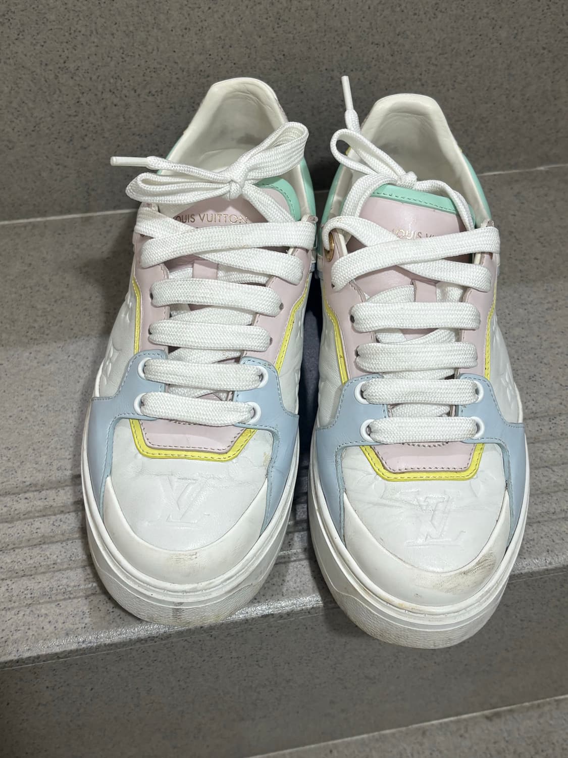 백프로 정품) 루이비통 멀티컬러 파스텔 타임아웃 스니커즈 상품이미지4