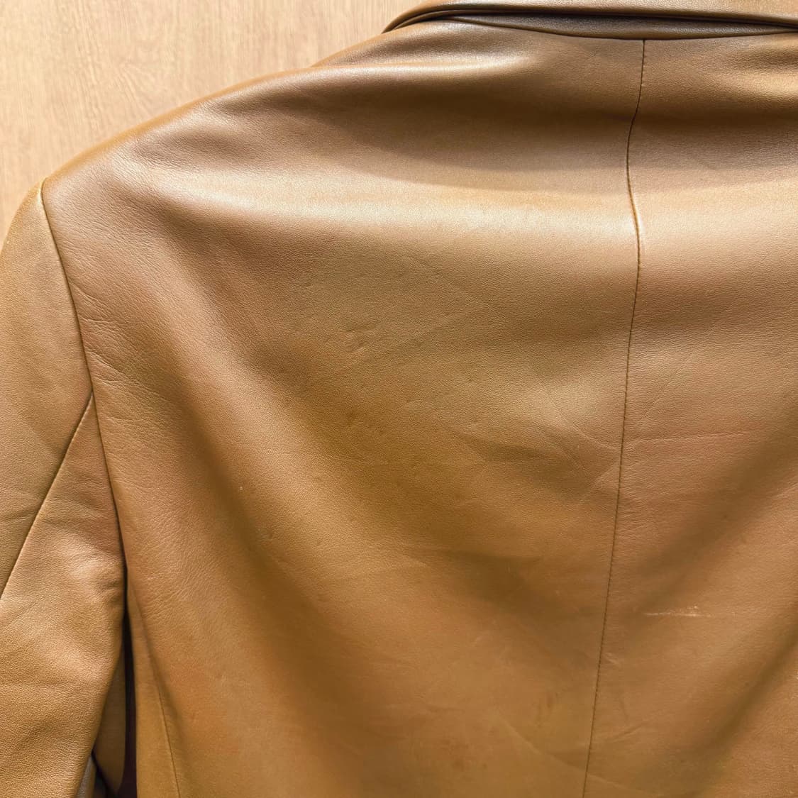 로에베 레더 테일러드 자켓 싱글 버튼 플랩 포켓 디테일 레귤러핏 브라운 상품이미지4