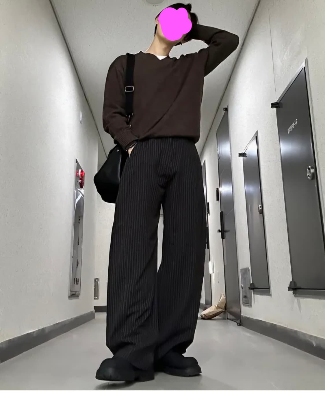 시그니처 멀티턱 와이드 슬랙스 블랙스트라이프 상품이미지1