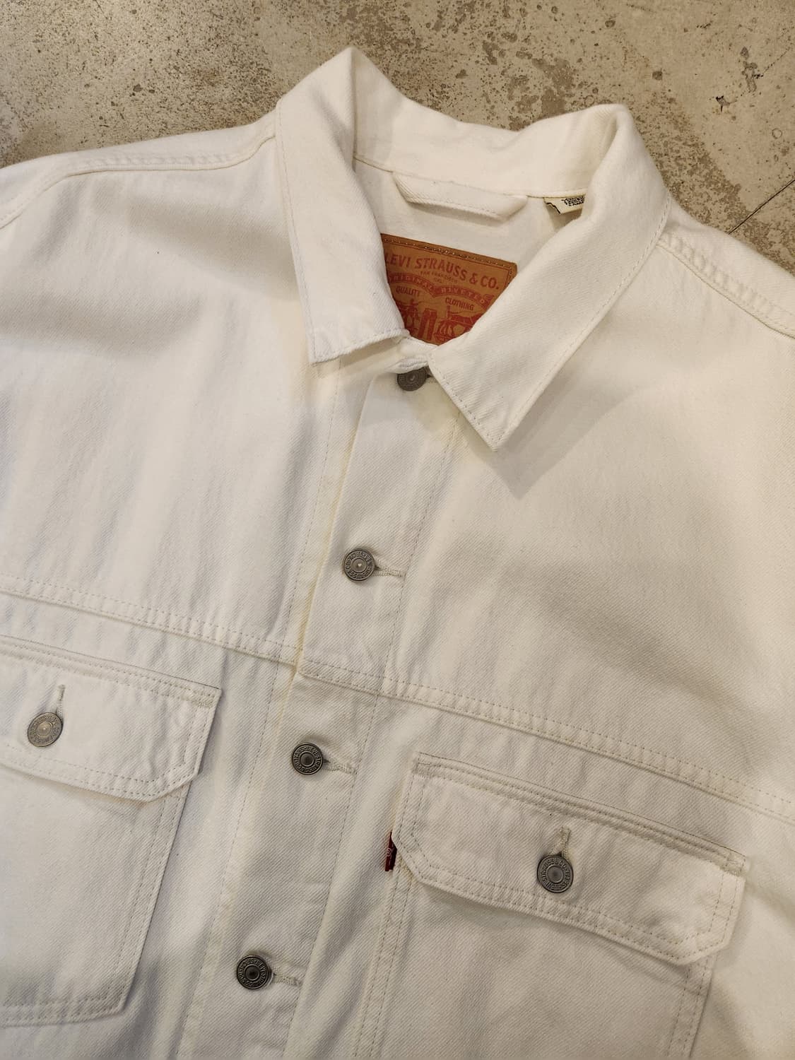 리바이스 화이트 데님 트러커 상품이미지2