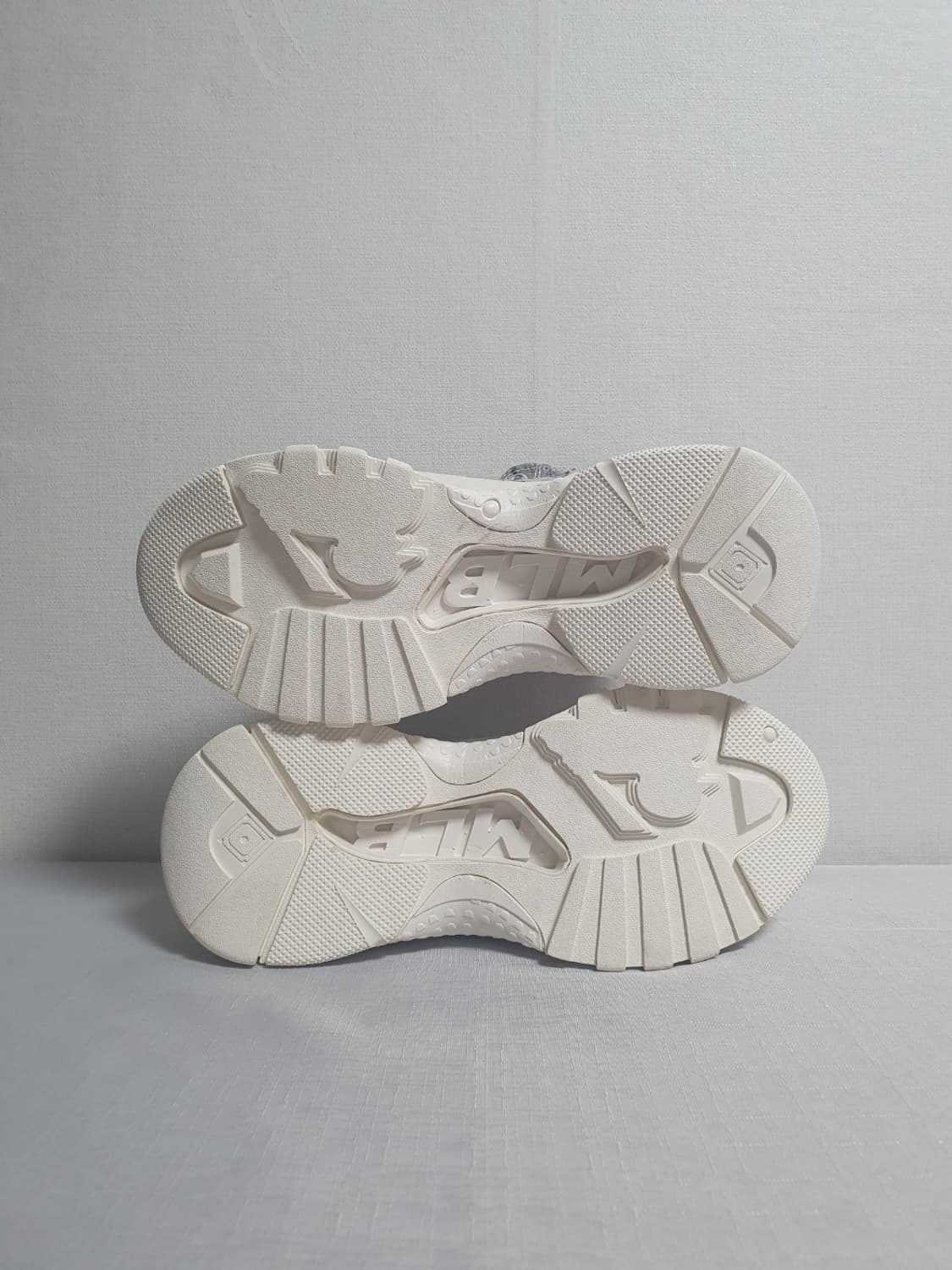 240mm 엠엘비 청키 하이 모노자카드 뉴욕양키스 스니커즈 상품이미지8