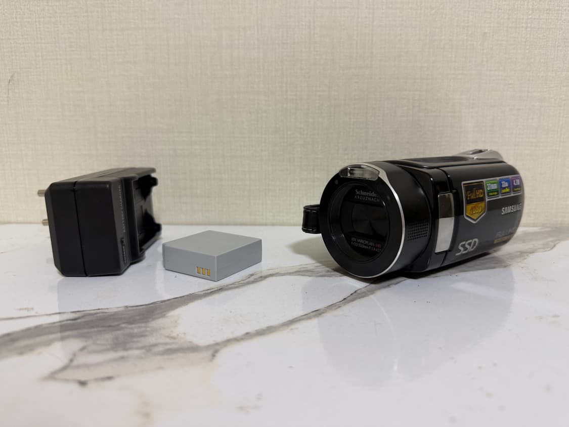 삼성 캠코더 HMX-H106 + 배터리 충전기 포함 상품이미지1