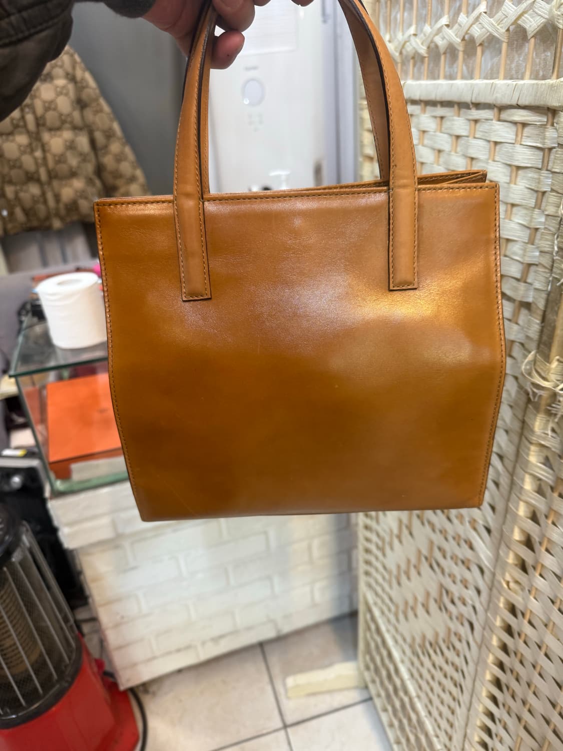 정품 펜디 레더 토트백 팝니다 상품이미지4