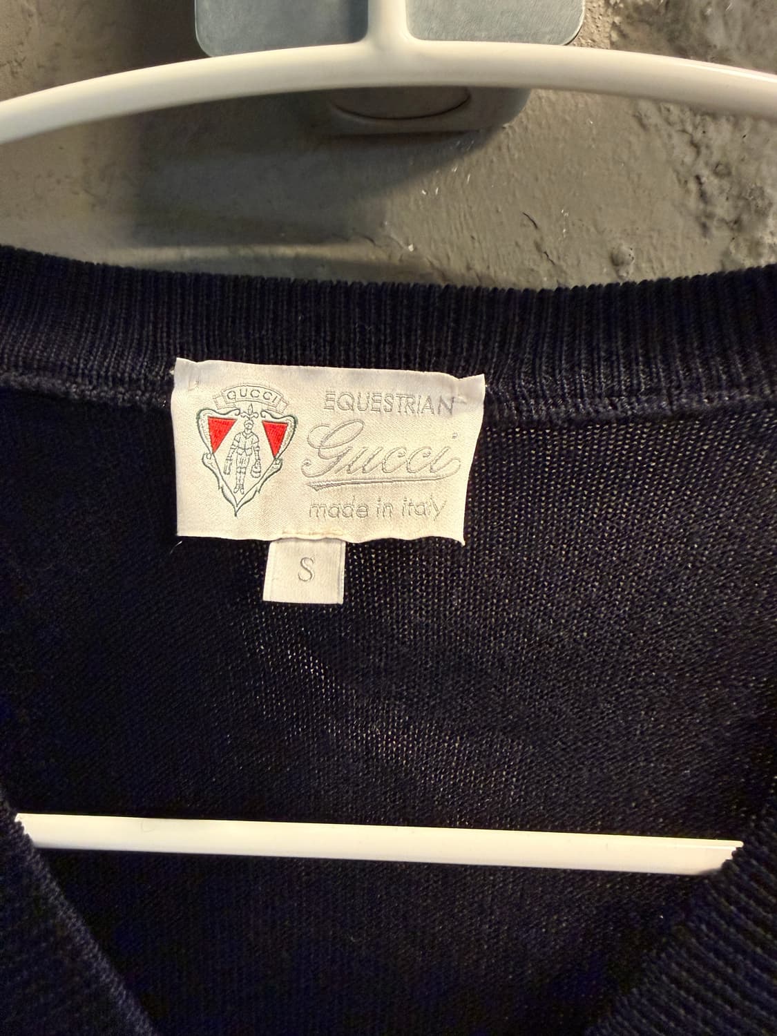 구찌 빈티지 울 니트 브이넥 로고 패치 S 상품이미지3